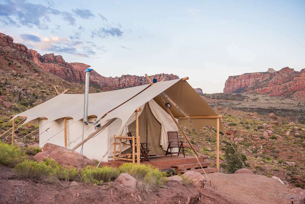 Under Canvas Zion Върджин Стая снимка