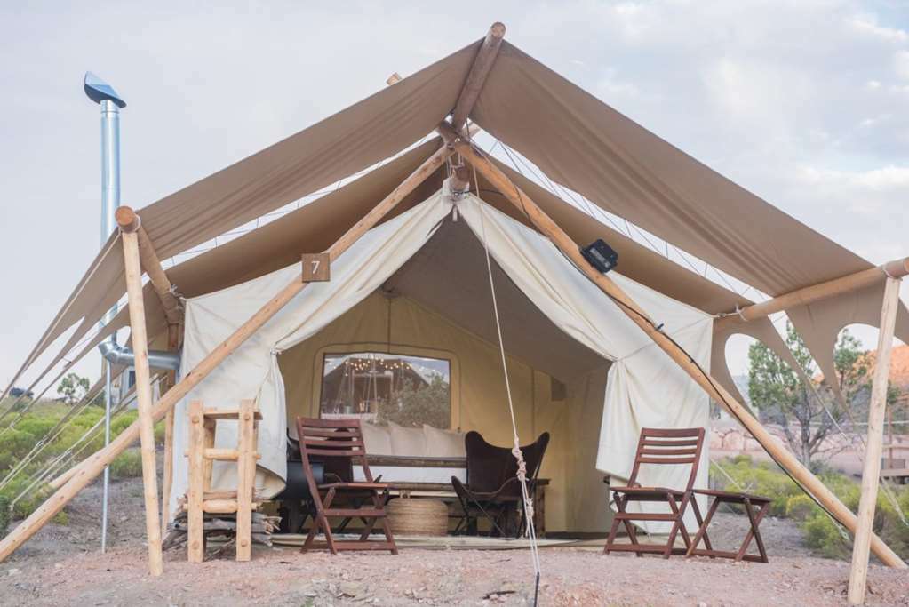 Under Canvas Zion Върджин Стая снимка